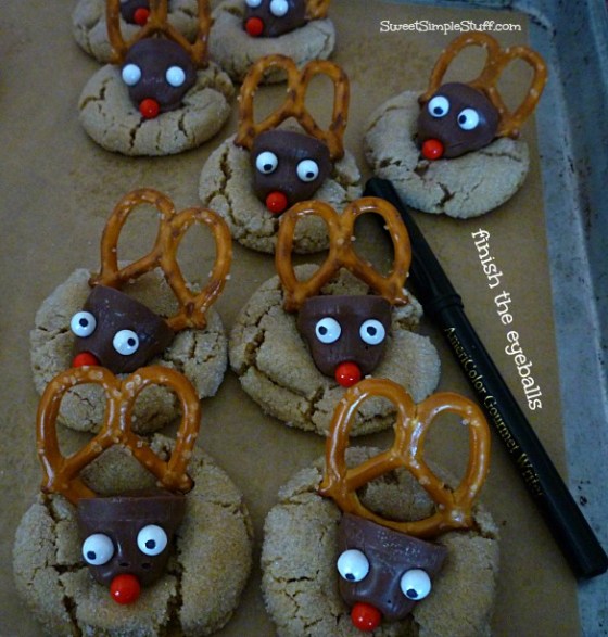 reindeer cookies pearl eyeballs
