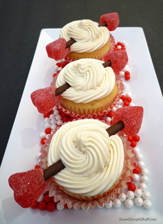 P1030618 Valelntine arrow cupcakes