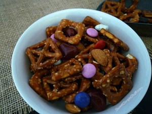 Hugs and Kisses Pretzels Tic Tac Toe - SweetSimpleStuff.com