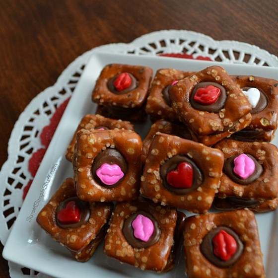 Valentine Hugs & Kisses Pretzels - SweetSimpleStuff.com